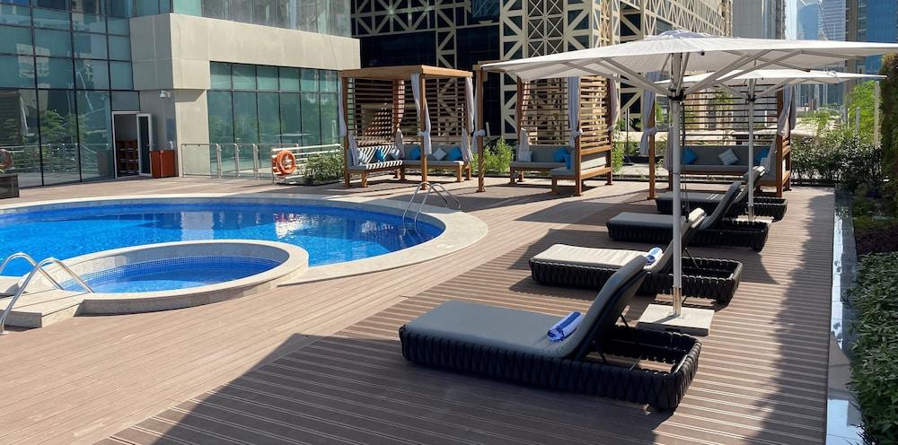 Somerset West Bay Doha Exterior photo The pool at the hotel