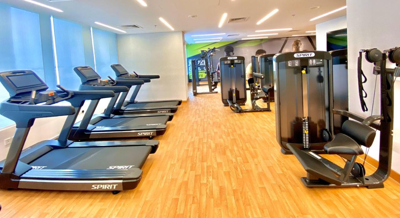 Somerset West Bay Doha Exterior photo The gym at the hotel