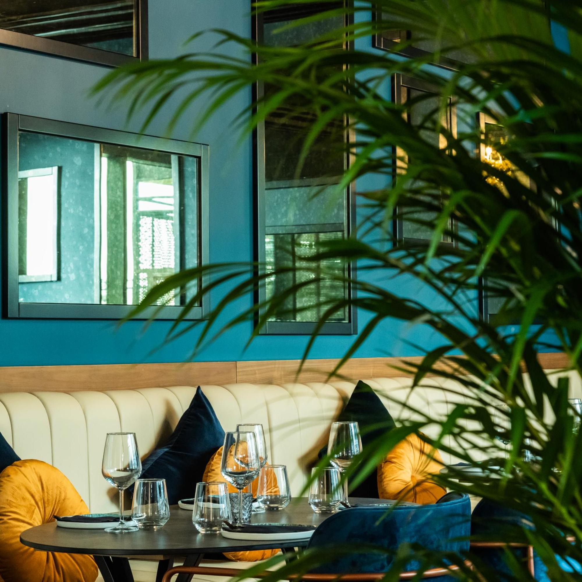 Somerset West Bay Doha Exterior photo Restaurant