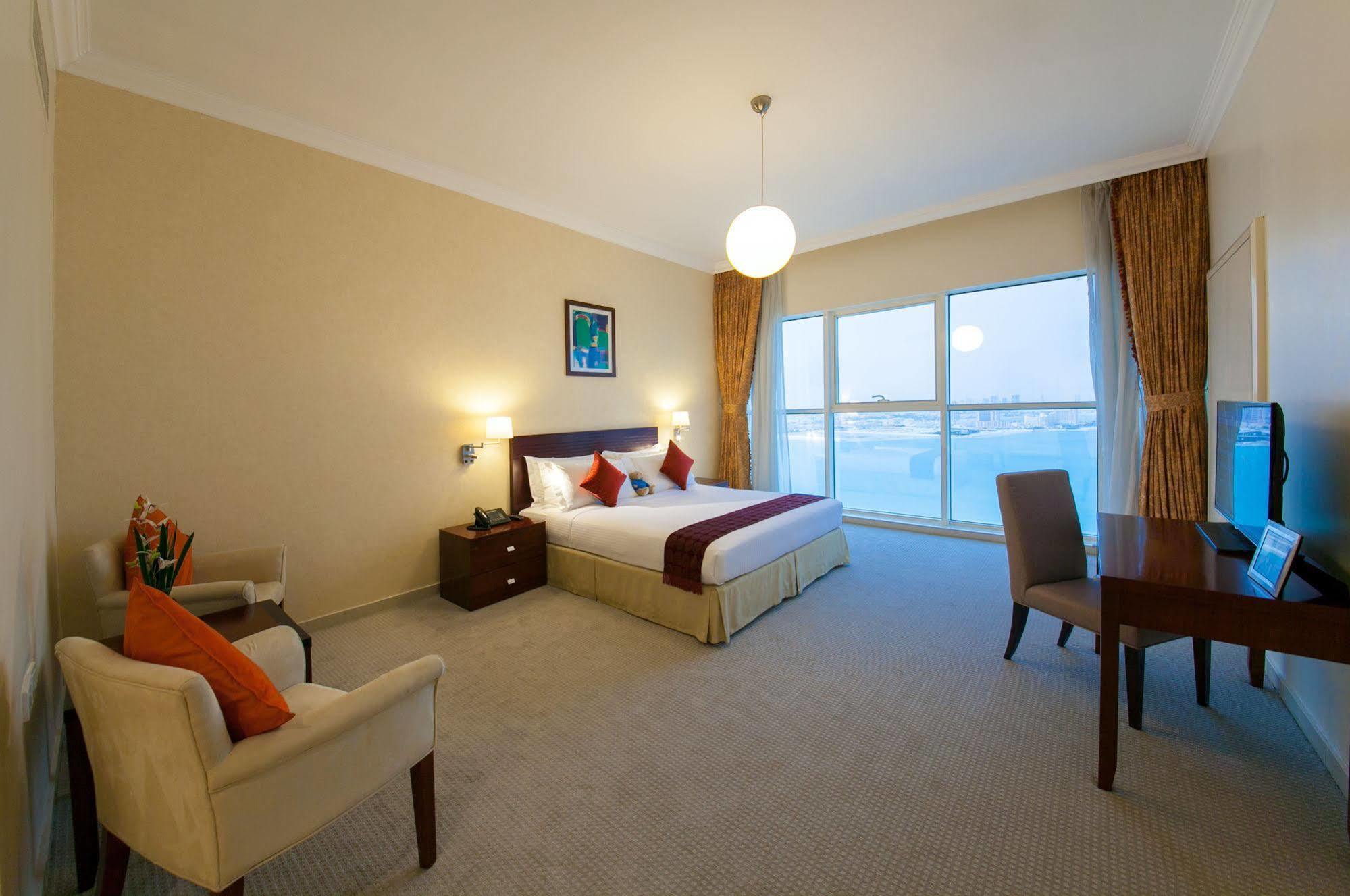 Somerset West Bay Doha Exterior photo A room at the hotel